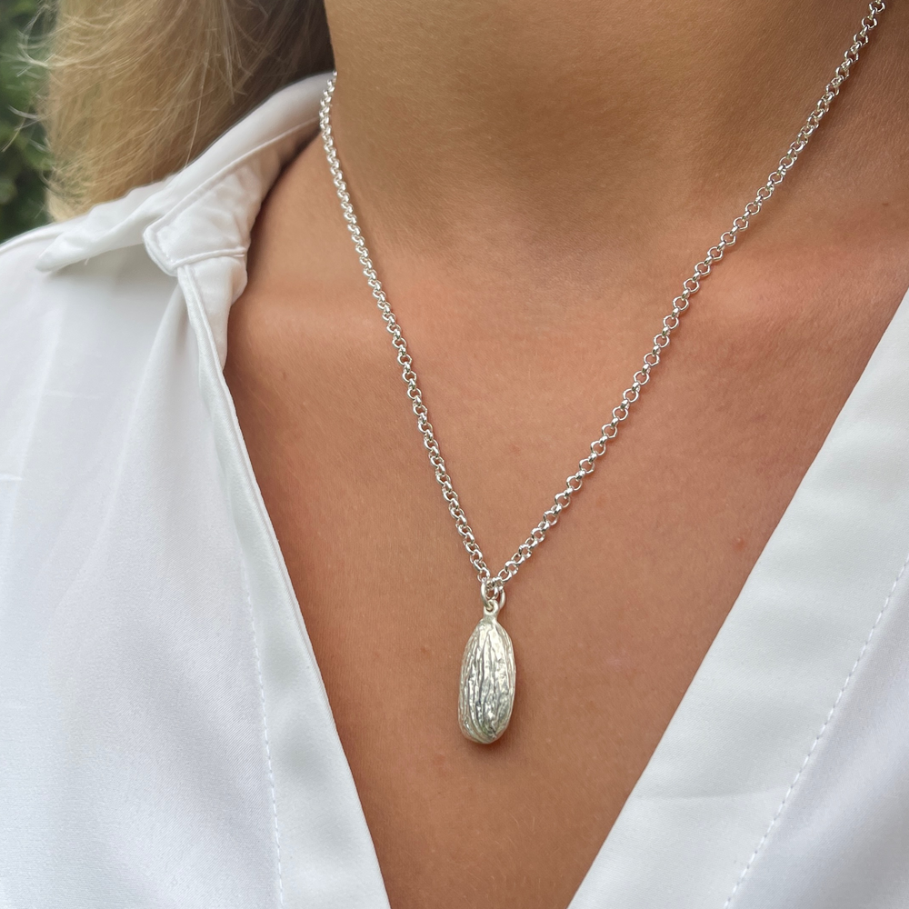 model weears almond silver pendant necklace