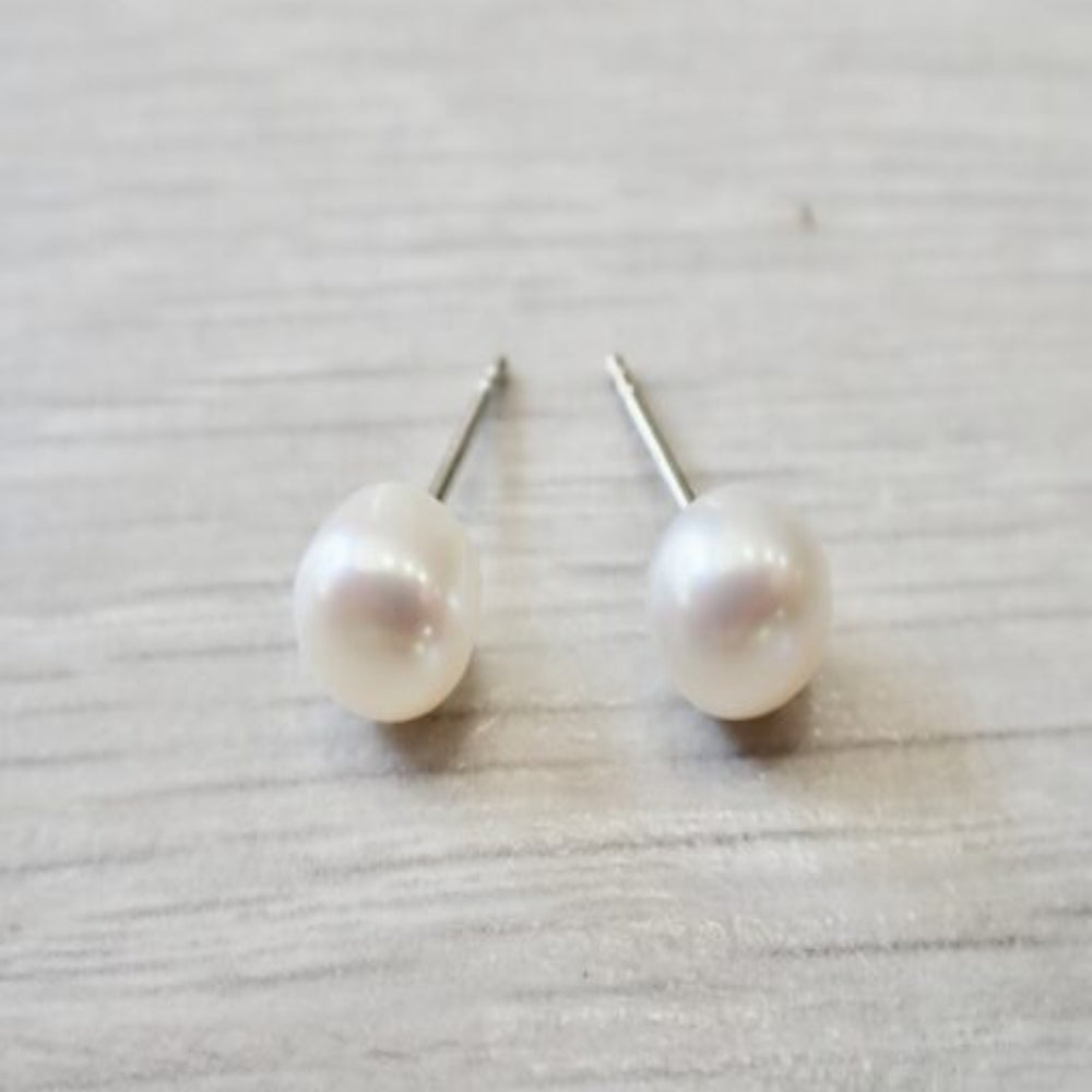 Cream freshwater pearl studs