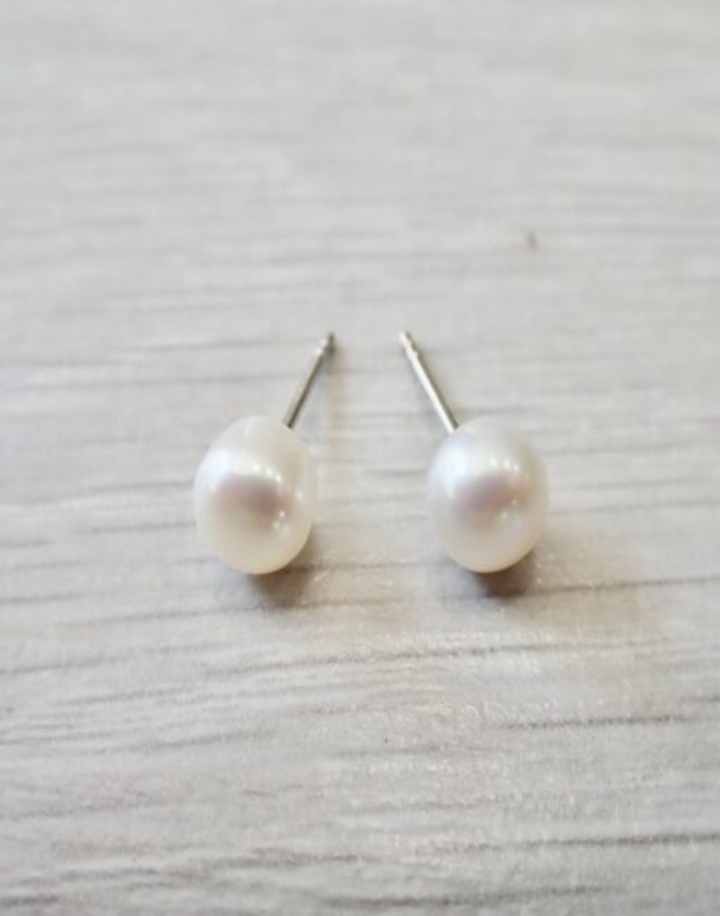 Cream freshwater pearl studs