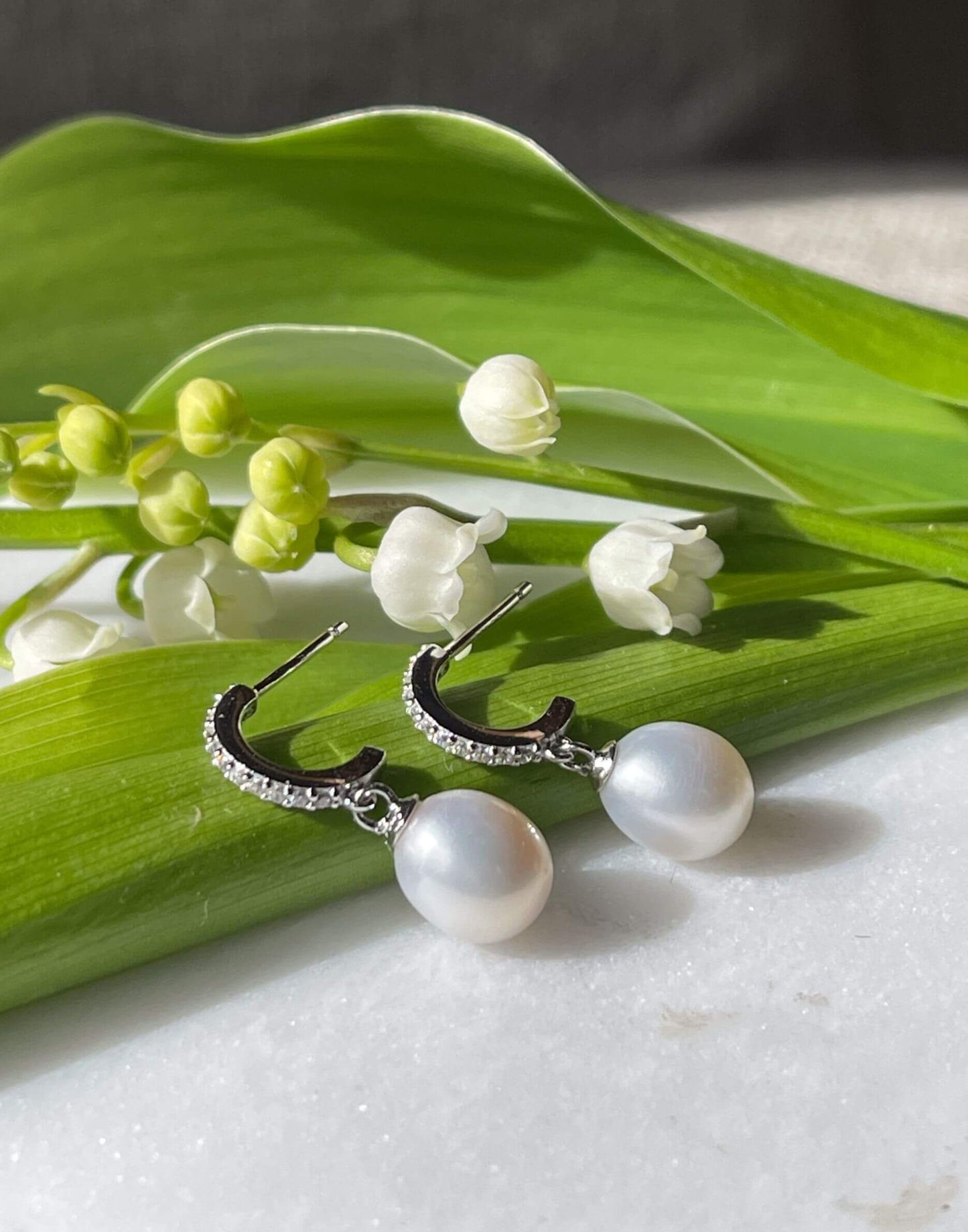 Diamon style pearl earrings