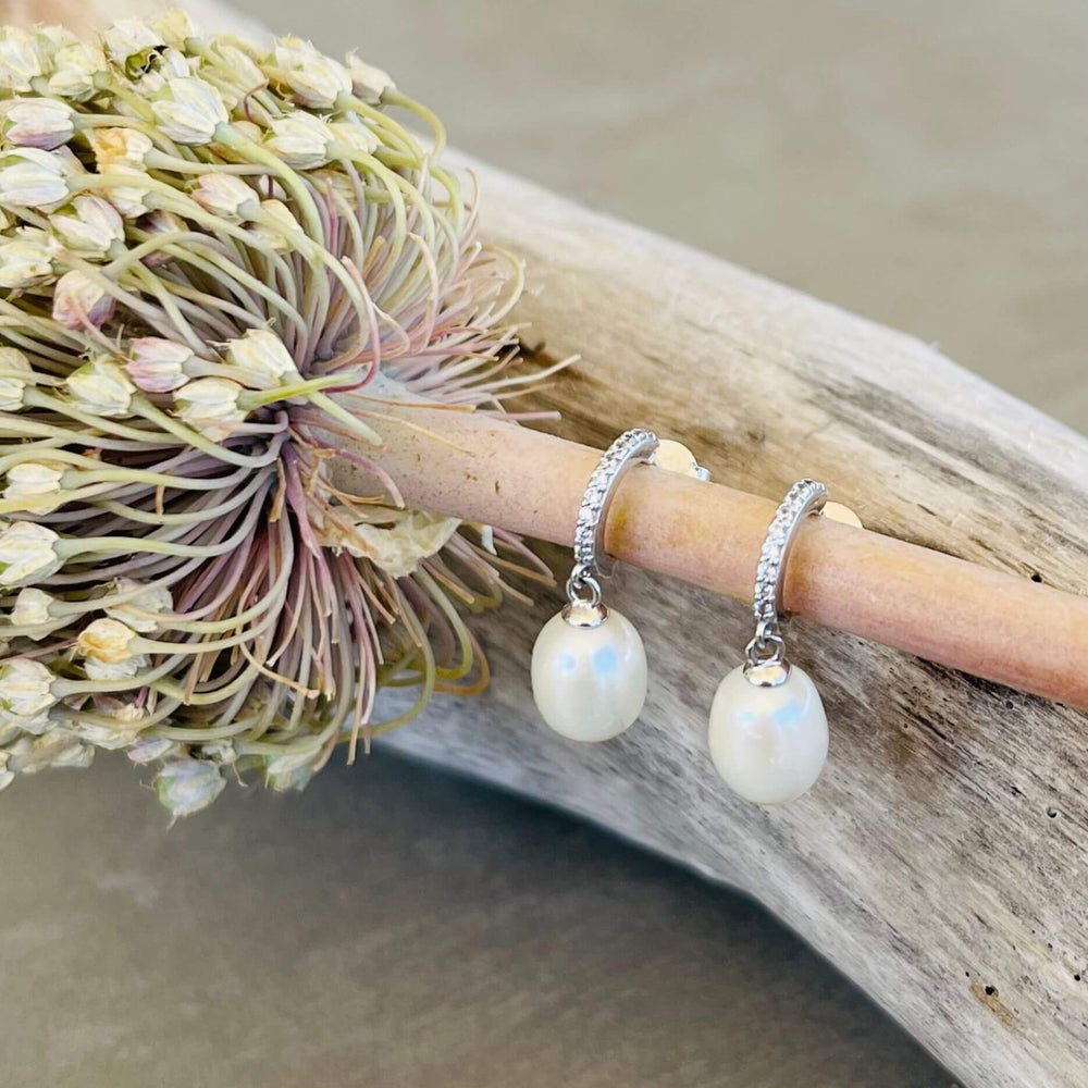 
                  
                    Diamond_style_Pearl_earring on branch
                  
                