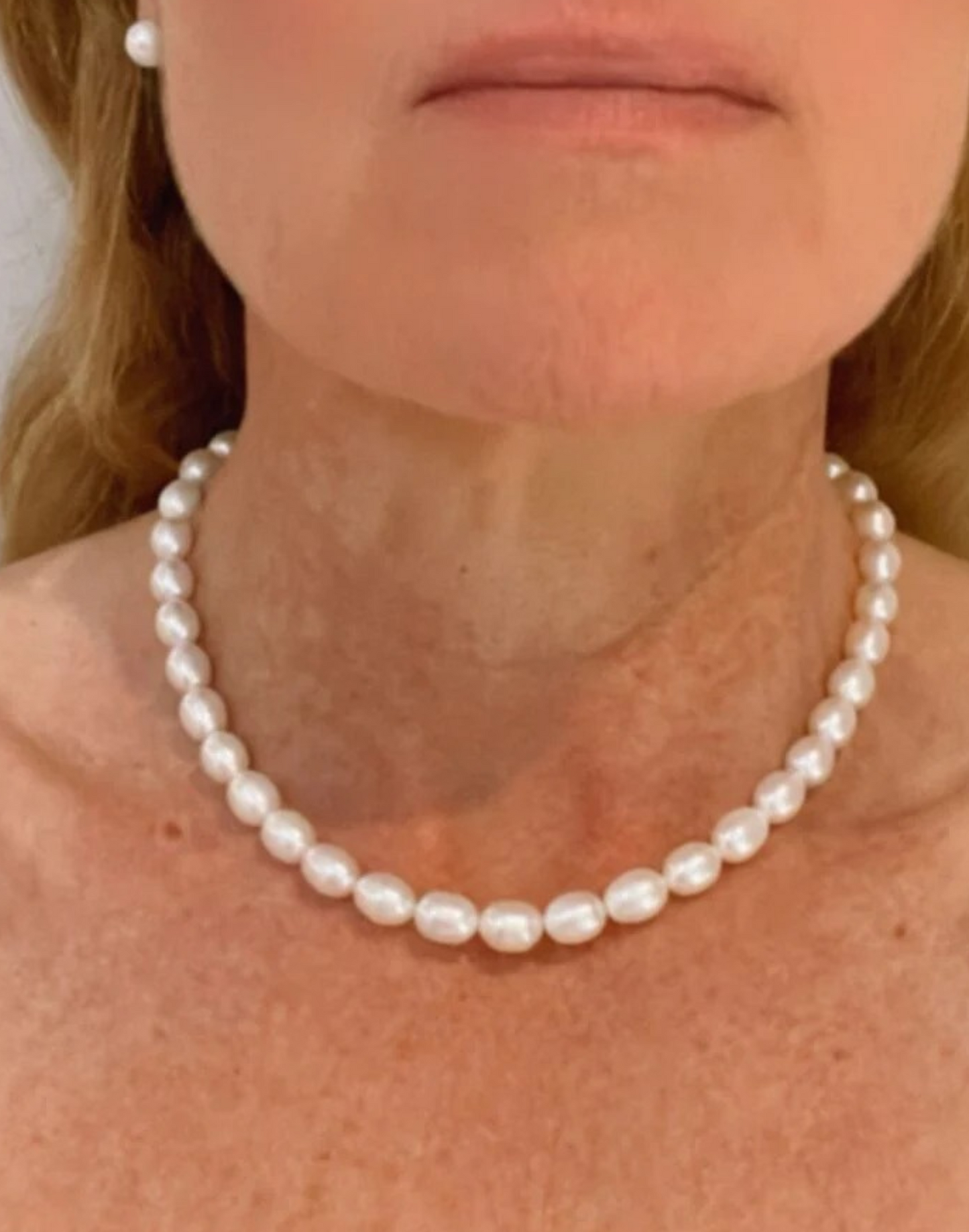 Luxury freshwater pearl necklace on model