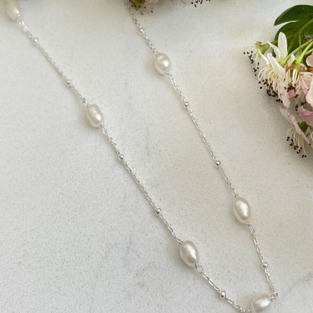 Silver and pearl necklace