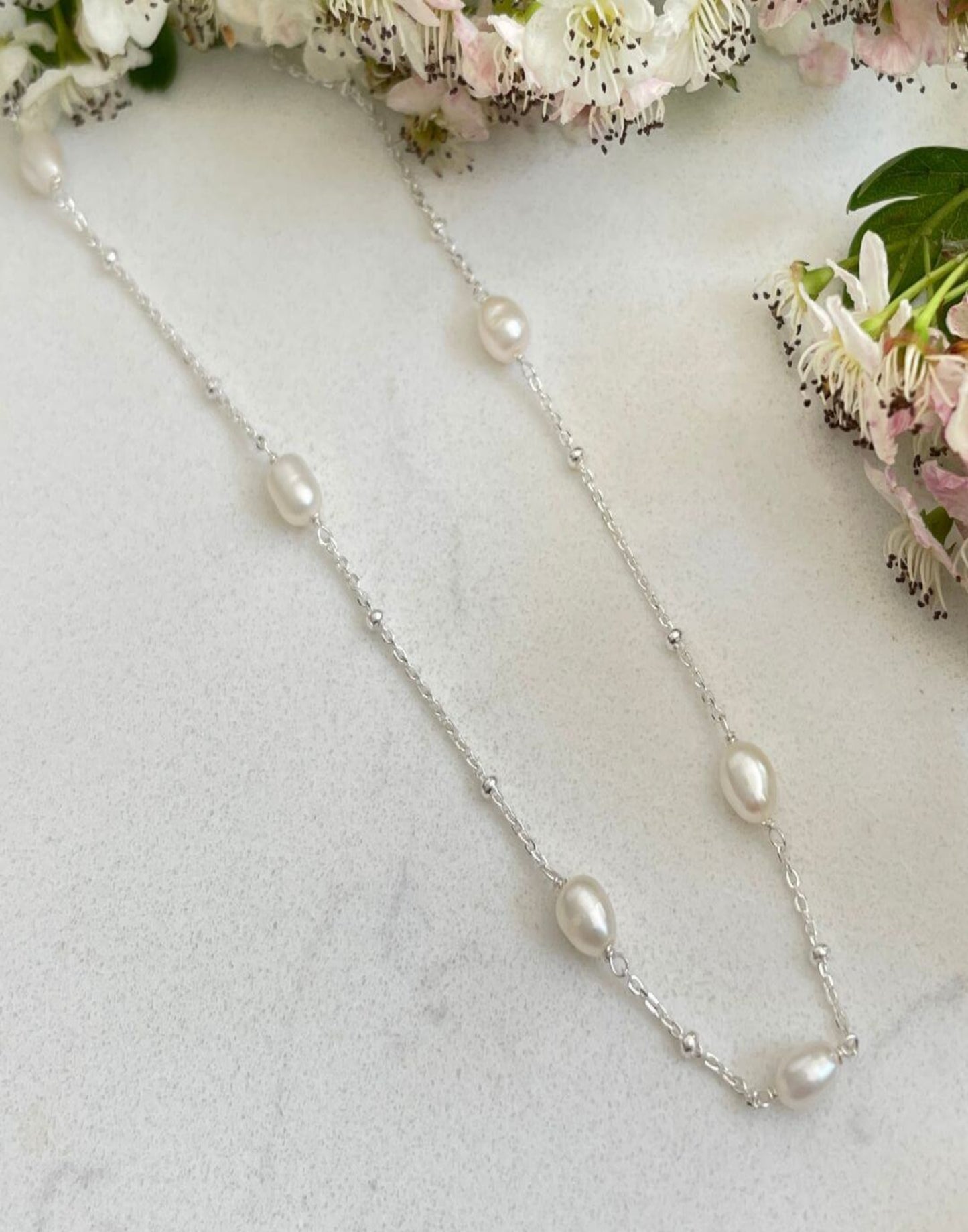 Silver and pearl necklace