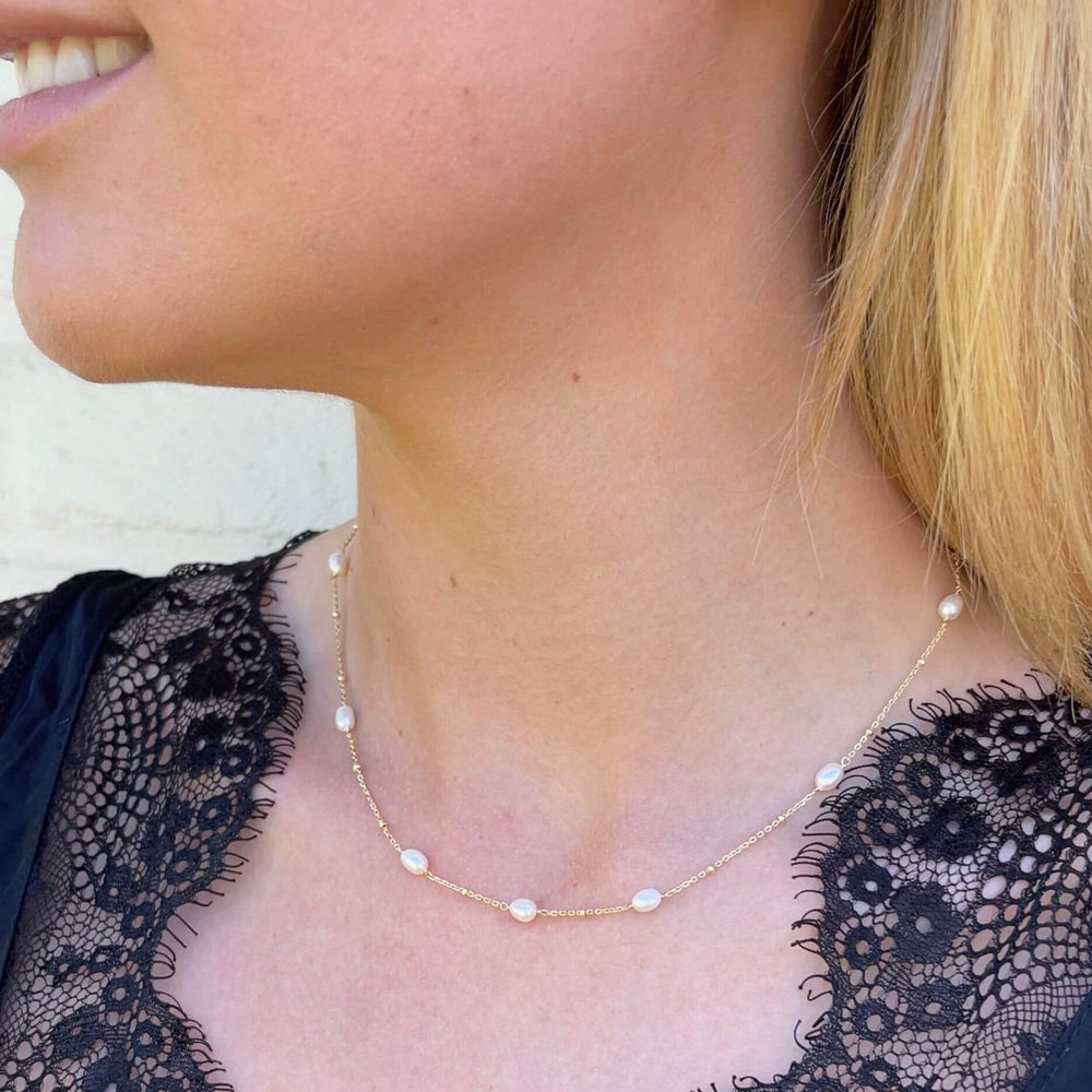 Helena gold and pearl necklace on model close up