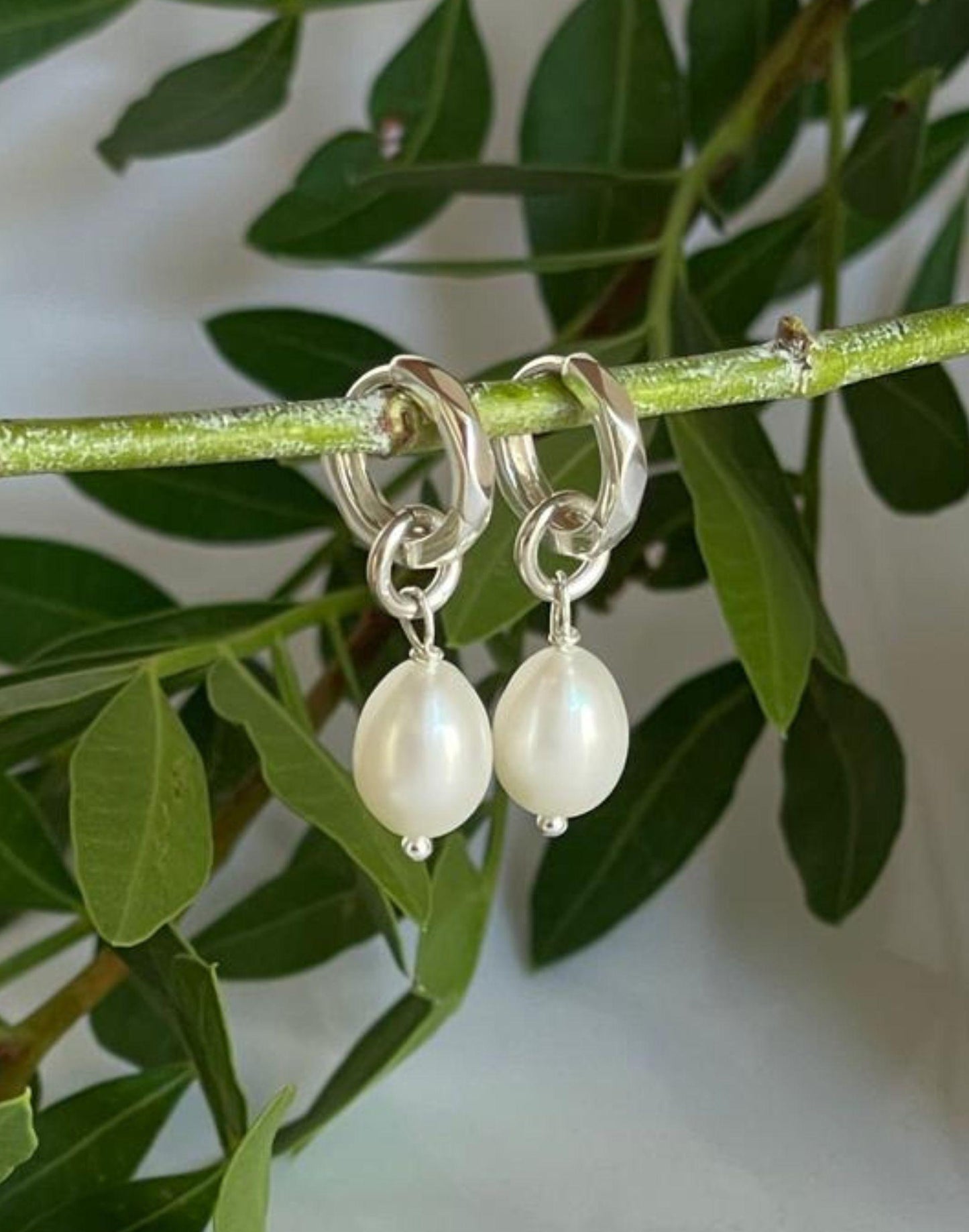 Pearl drop huggie earrings 