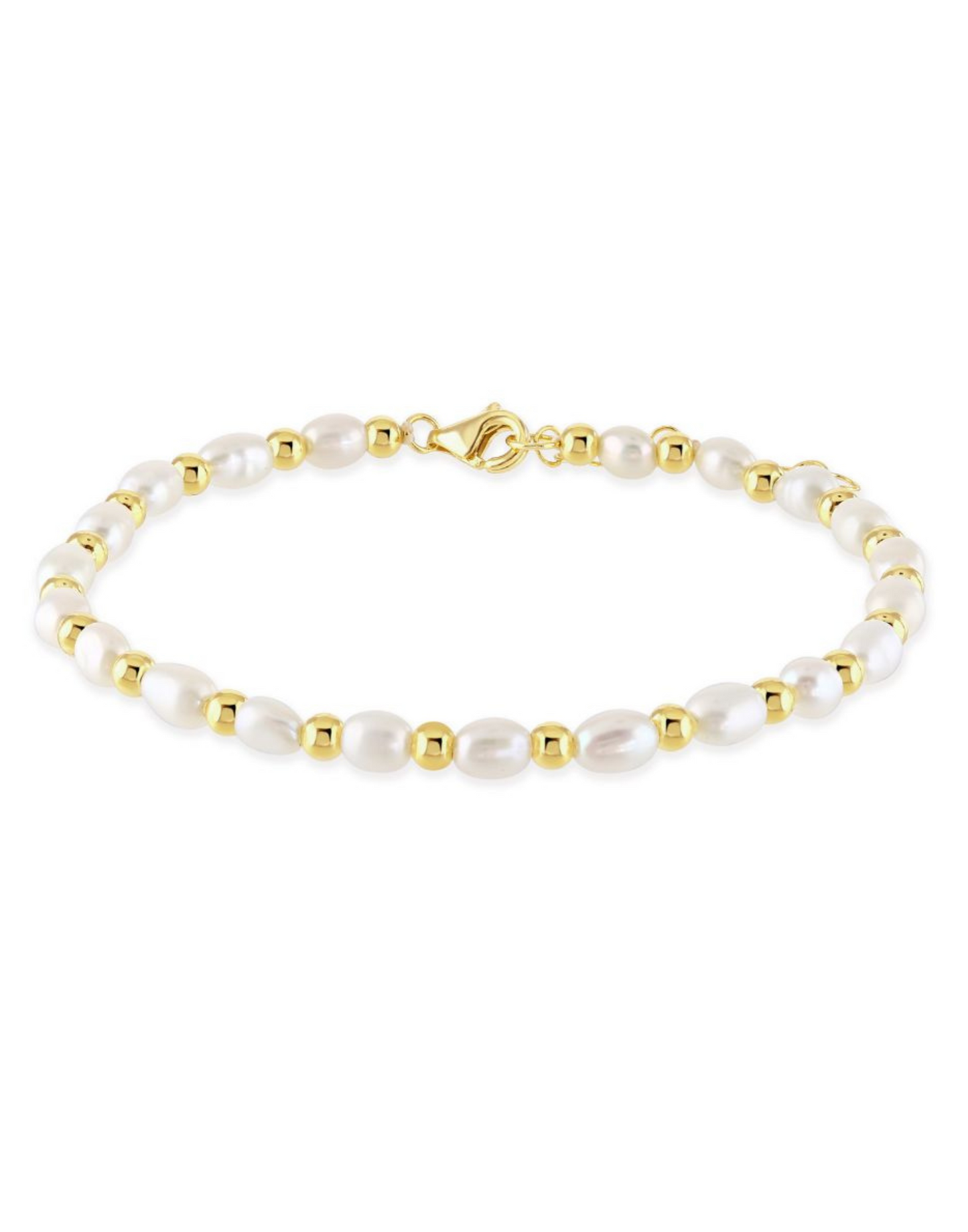 Model wears Sadie pearl and gold bracelet