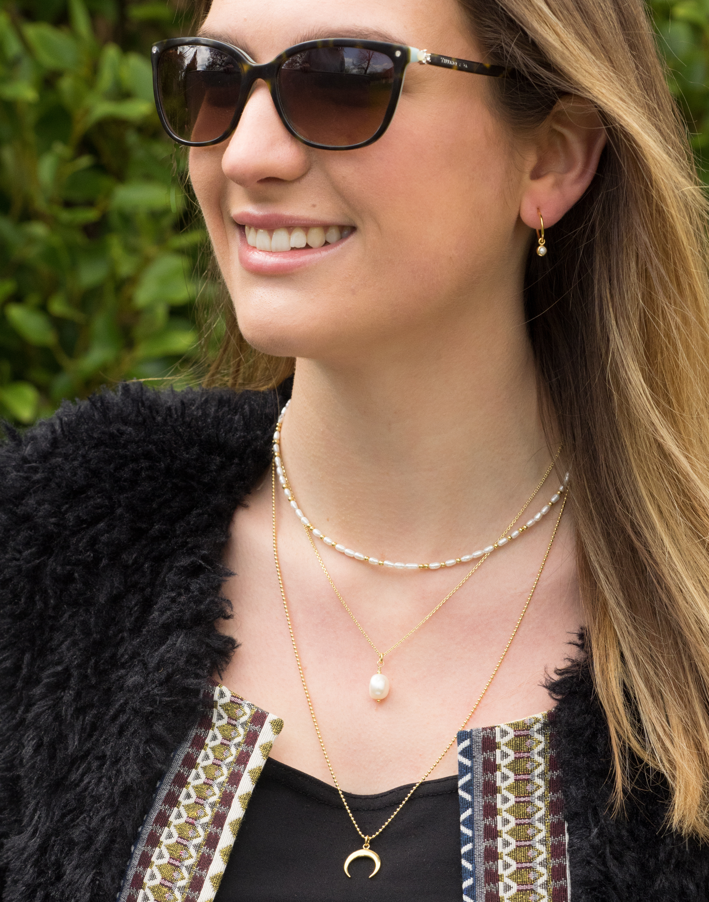 model wears single pearl necklace