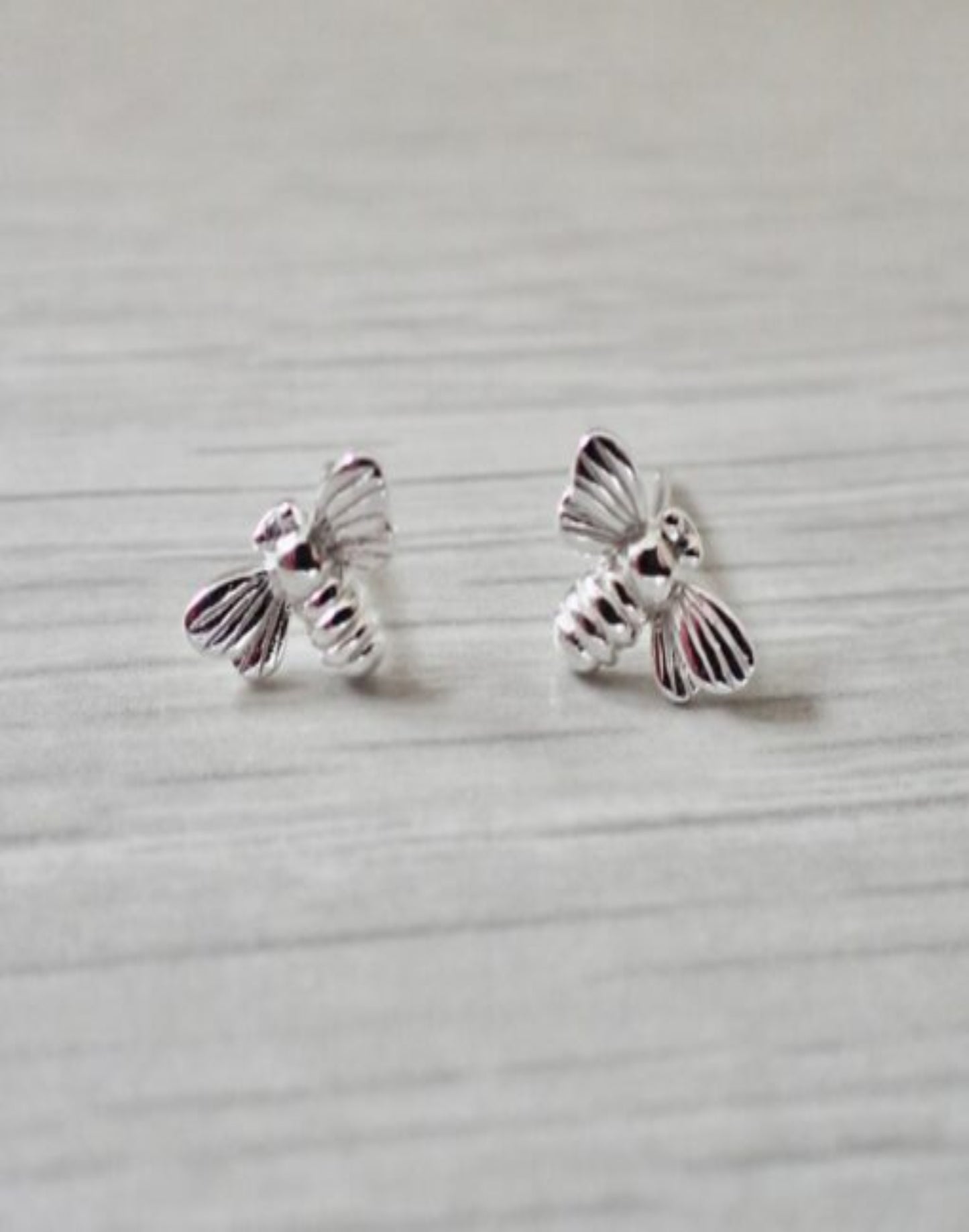 silver bee stud