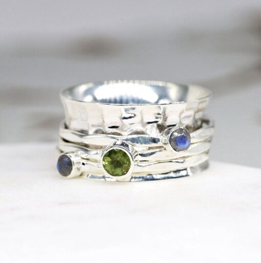 Silver spinning ring with Peridot